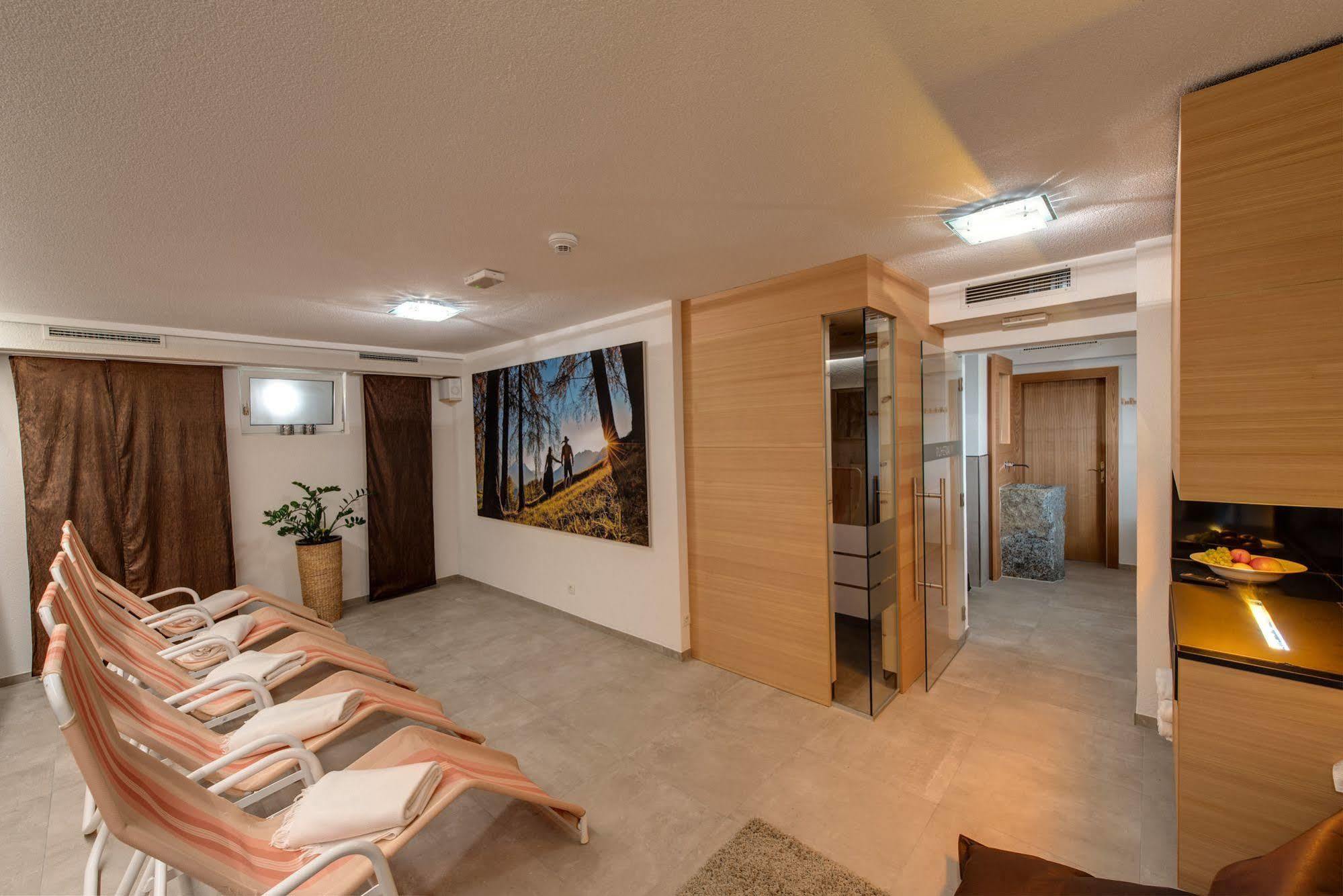 Hotel Garni Romantika Sankt Leonhard im Pitztal Exteriér fotografie